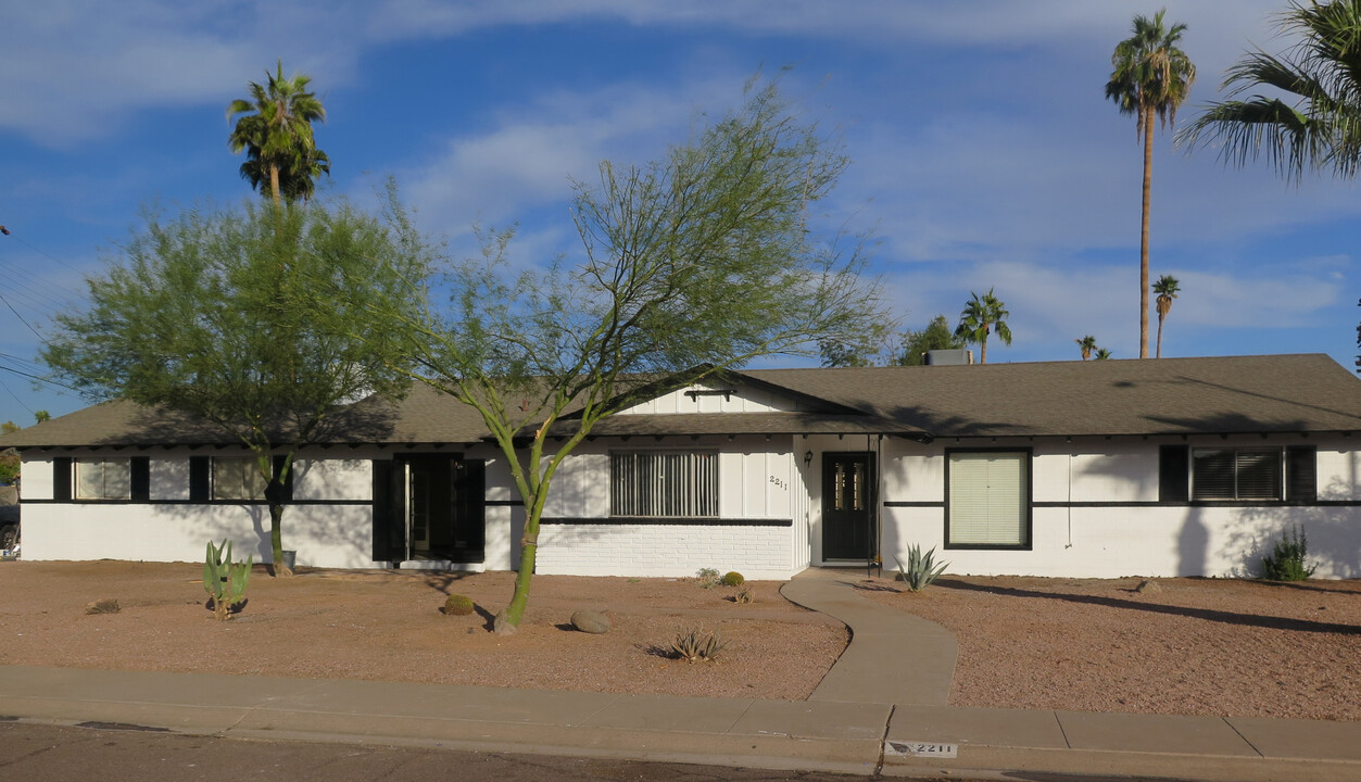 2211 S Kachina Dr in Tempe, AZ - Building Photo