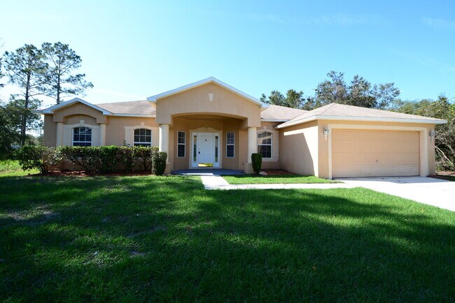 property at 10 Roxbury Ln