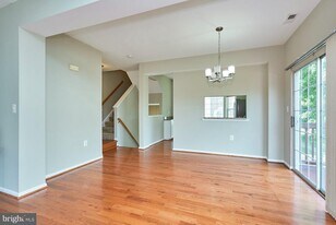 4100 Fountainside Ln in Fairfax, VA - Building Photo