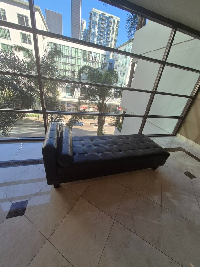 600 W 9th St, Unit 502 in Los Angeles, CA - Building Photo - Building Photo