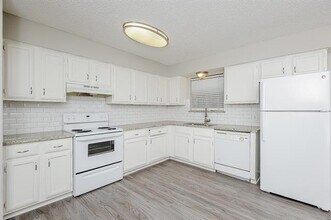 6400 Rock Springs Dr in Arlington, TX - Building Photo - Building Photo