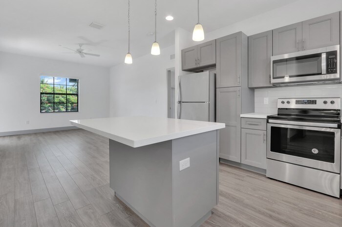 630 NE 14th Ct-Unit -201 in Fort Lauderdale, FL - Building Photo