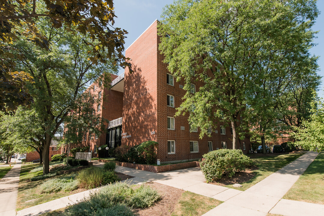 Forest Apartments in Glen Ellyn, IL - Building Photo