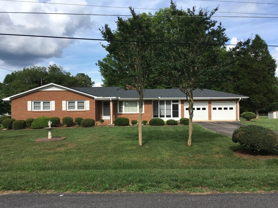 185 Lucerne Ln in Salisbury, NC - Building Photo