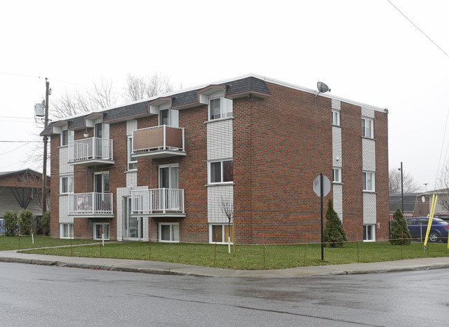 1990 Lavallée in Longueuil, QC - Building Photo - Primary Photo