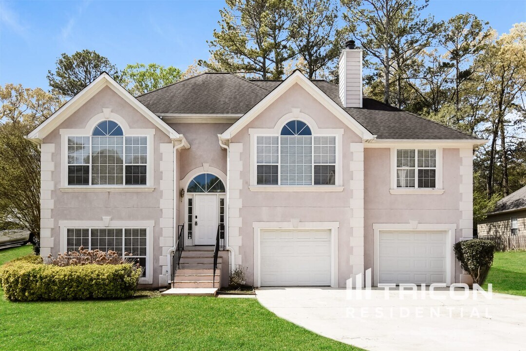 1384 Claredon Dr NW in Lawrenceville, GA - Building Photo