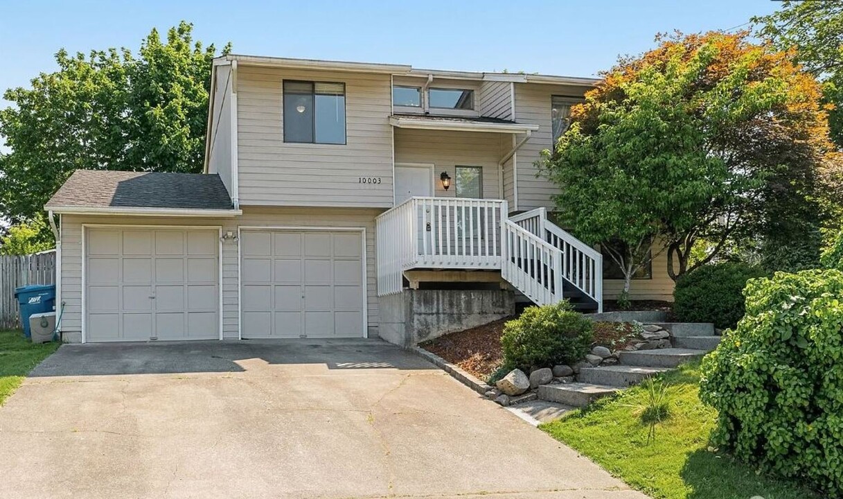 10003 SE 203rd St in Kent, WA - Foto de edificio