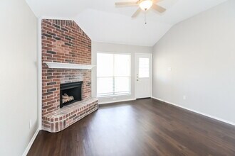 209 Tulip Ln in Cedar Hill, TX - Building Photo - Building Photo