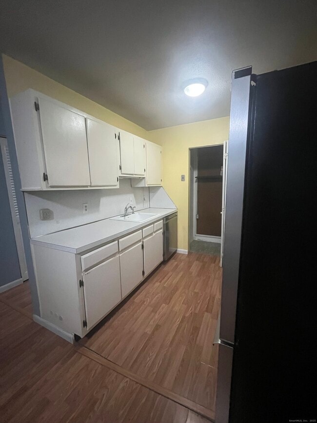 72 Buddington Rd in Groton, CT - Building Photo - Building Photo