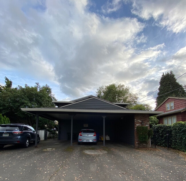 1666 SE Umatilla St, Unit 2 in Portland, OR - Building Photo - Building Photo