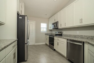 437 Britten Dr in Poinciana, FL - Building Photo - Building Photo
