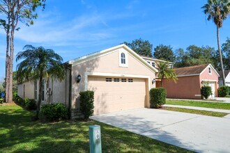 1116 Lake Shore Ranch Dr in Seffner, FL - Building Photo - Building Photo