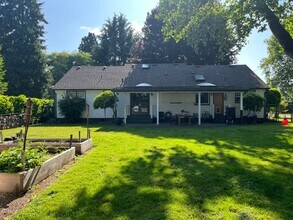 450 Walnut Ln in Eugene, OR - Building Photo - Building Photo