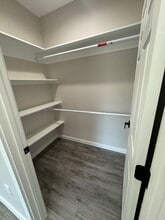 10748 De Haven Ave, Unit De Haven in Pacoima, CA - Foto de edificio - Building Photo