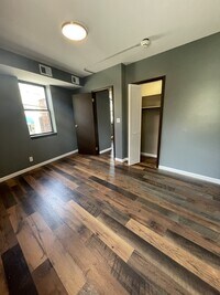 2905 Glenmore Ave photo'