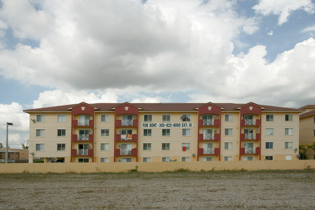 Ibis Villas in Hialeah, FL - Building Photo - Building Photo