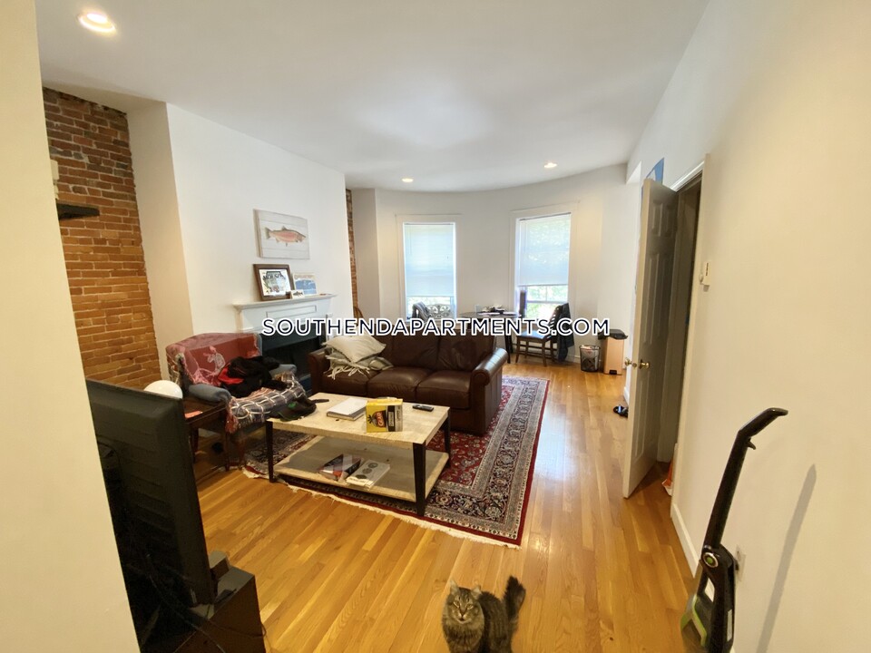 1742 Washington St, Unit 2 in Boston, MA - Building Photo