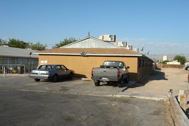2555 Ellis in North Las Vegas, NV - Foto de edificio - Building Photo