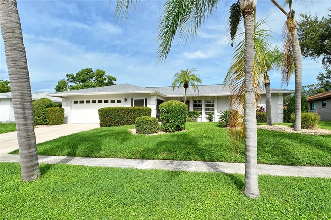 property at 6722 Roxbury Dr