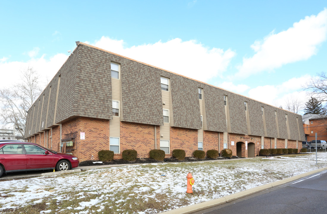 Oakland Arms in Columbus, OH - Building Photo