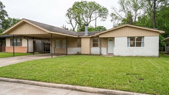 5050 Allen Dr in Beaumont, TX - Building Photo
