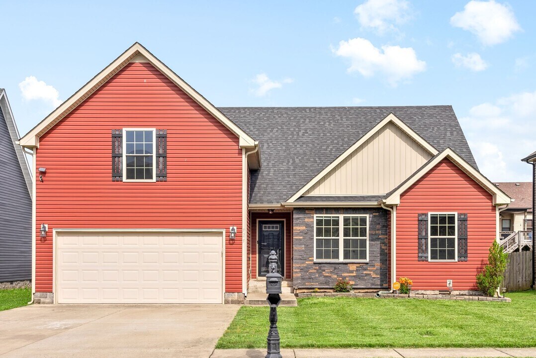 725 Backwind Ln in Clarksville, TN - Building Photo