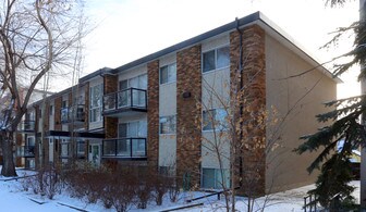 Evergreen Manor in Edmonton, AB - Building Photo