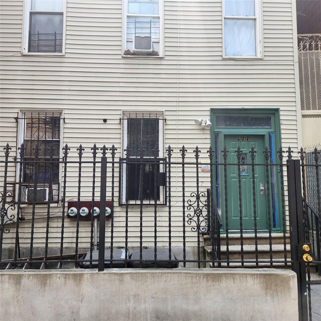 396 E 155th St in Bronx, NY - Building Photo - Building Photo