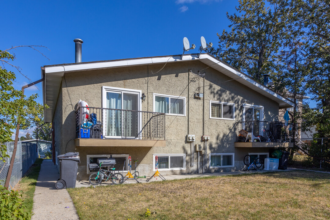 211 5 Av SE in High River, AB - Building Photo