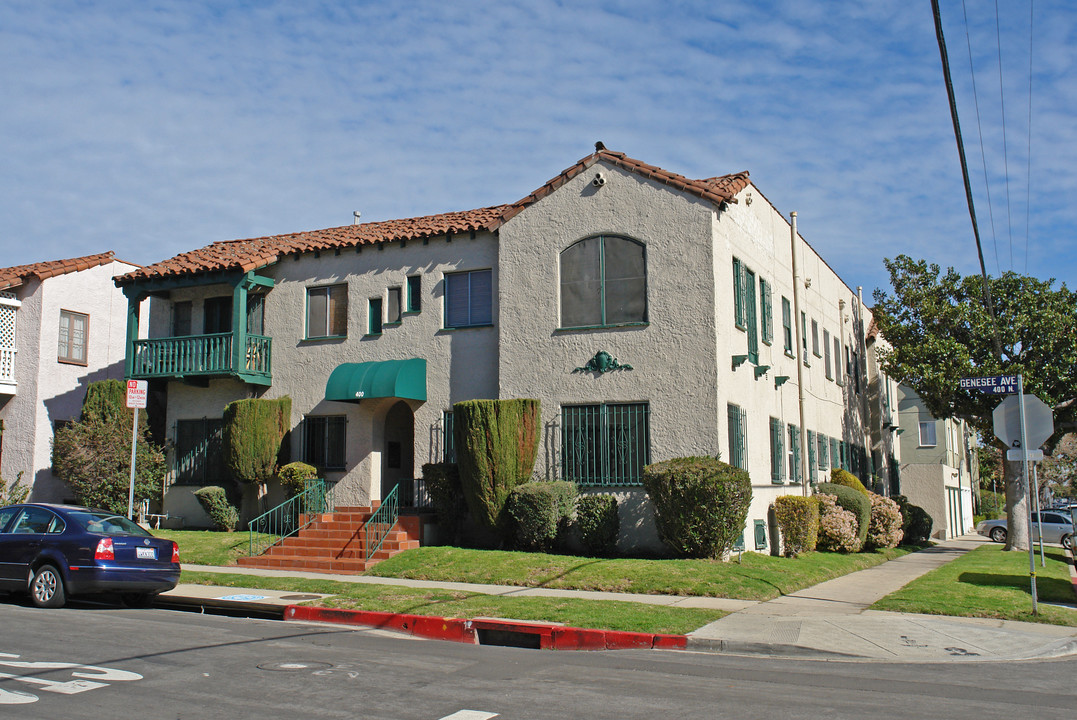 400 N Genesee Ave in Los Angeles, CA - Building Photo