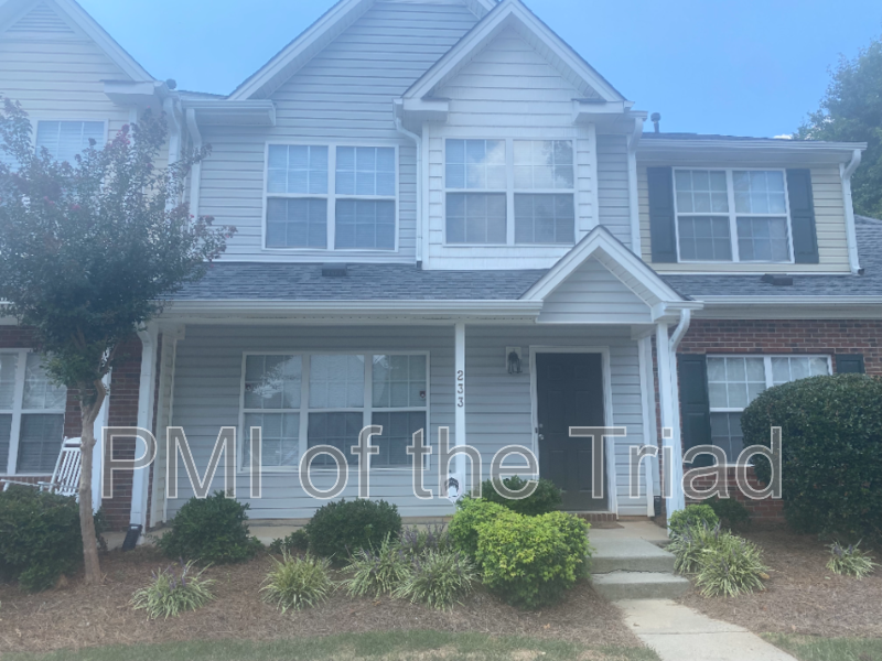 233 Malamute Ln in Greensboro, NC - Building Photo