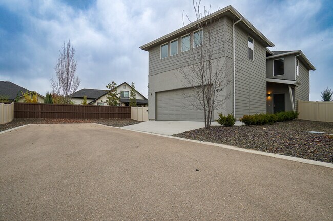 6113 N Colosseum Ave in Meridian, ID - Building Photo - Building Photo