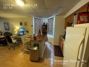 1239 W Roscoe St in Chicago, IL - Building Photo - Building Photo