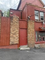 1702 E Fayette St in Syracuse, NY - Building Photo