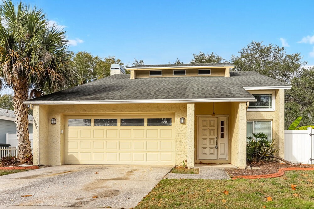 6297 102nd Terrace N in Pinellas Park, FL - Building Photo