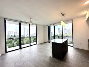 1945 NW 3rd Ave, Unit B28 in Miami, FL - Building Photo - Building Photo