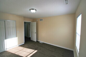 920 Devils Glen Rd in Bettendorf, IA - Building Photo - Building Photo