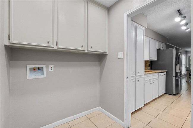 883 Silverpines Rd