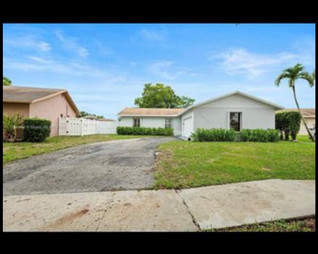 2510 NW 110th Terrace in Sunrise, FL - Building Photo - Building Photo