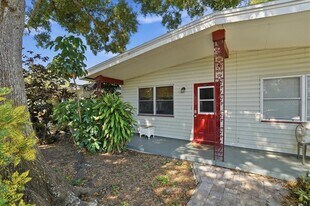 1807 53rd St S in Gulfport, FL - Building Photo