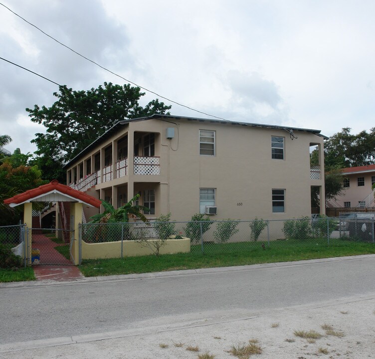 650 NE 64th Ter in Miami, FL - Foto de edificio