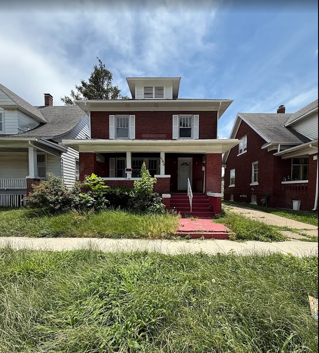property at 1145 E Main St