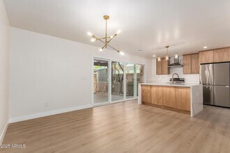 7647 E Montecito Ave in Scottsdale, AZ - Building Photo - Building Photo