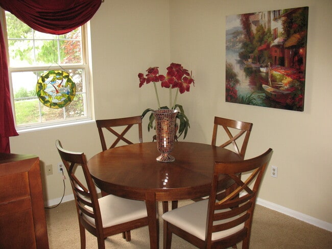 1048 W Foxcroft Dr in Camp Hill, PA - Building Photo - Building Photo