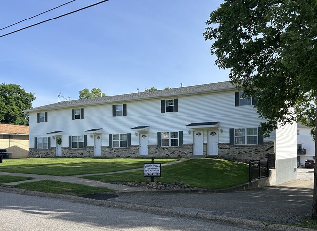 207 Ritchie Ave, Unit 02 in Weirton, WV - Building Photo - Building Photo