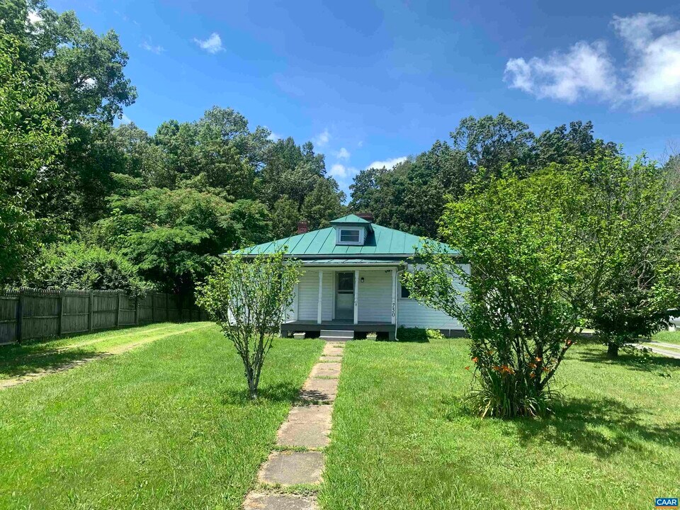 750 James Madison Hwy in Gordonsville, VA - Building Photo