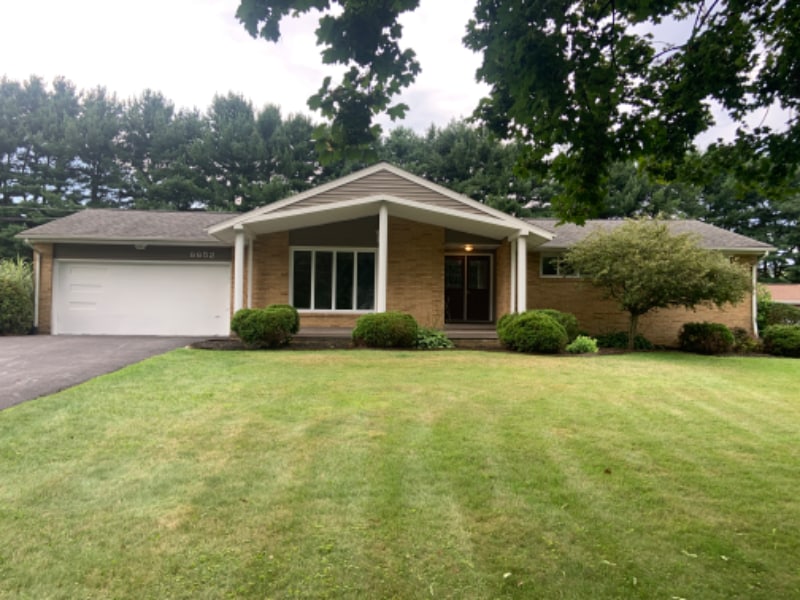 8852 Rue Helena St NE in Louisville, OH - Building Photo