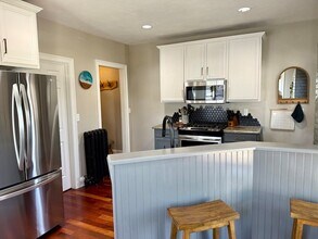 123 Court St, Unit 2 in Plymouth, MA - Foto de edificio - Building Photo