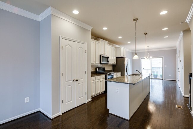 833 Jarrett Ln in Glen Burnie, MD - Building Photo - Building Photo