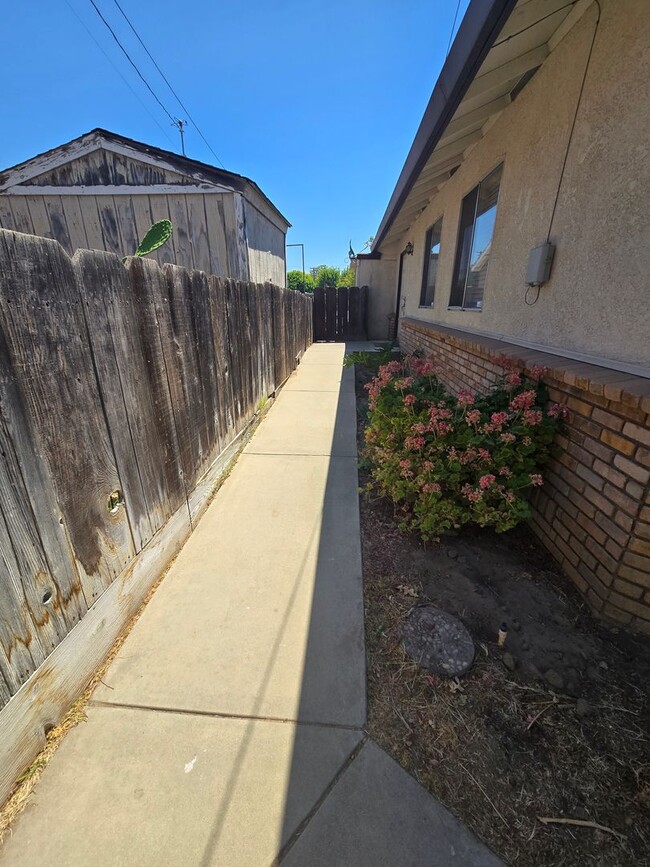 512 N Palm St in Turlock, CA - Building Photo - Building Photo